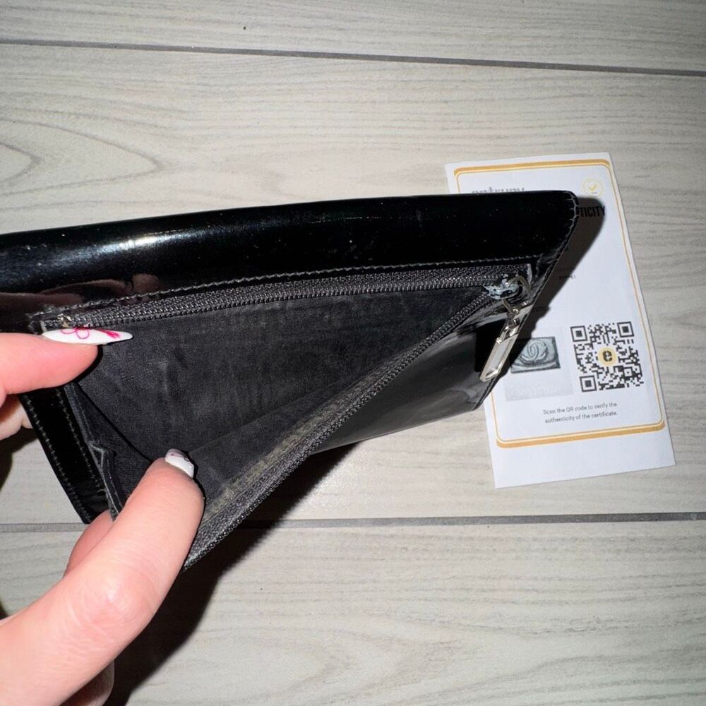 vintage Chanel black patent leather CC logo wallet/clutch   Comes with Authentic - Picture 6 of 8